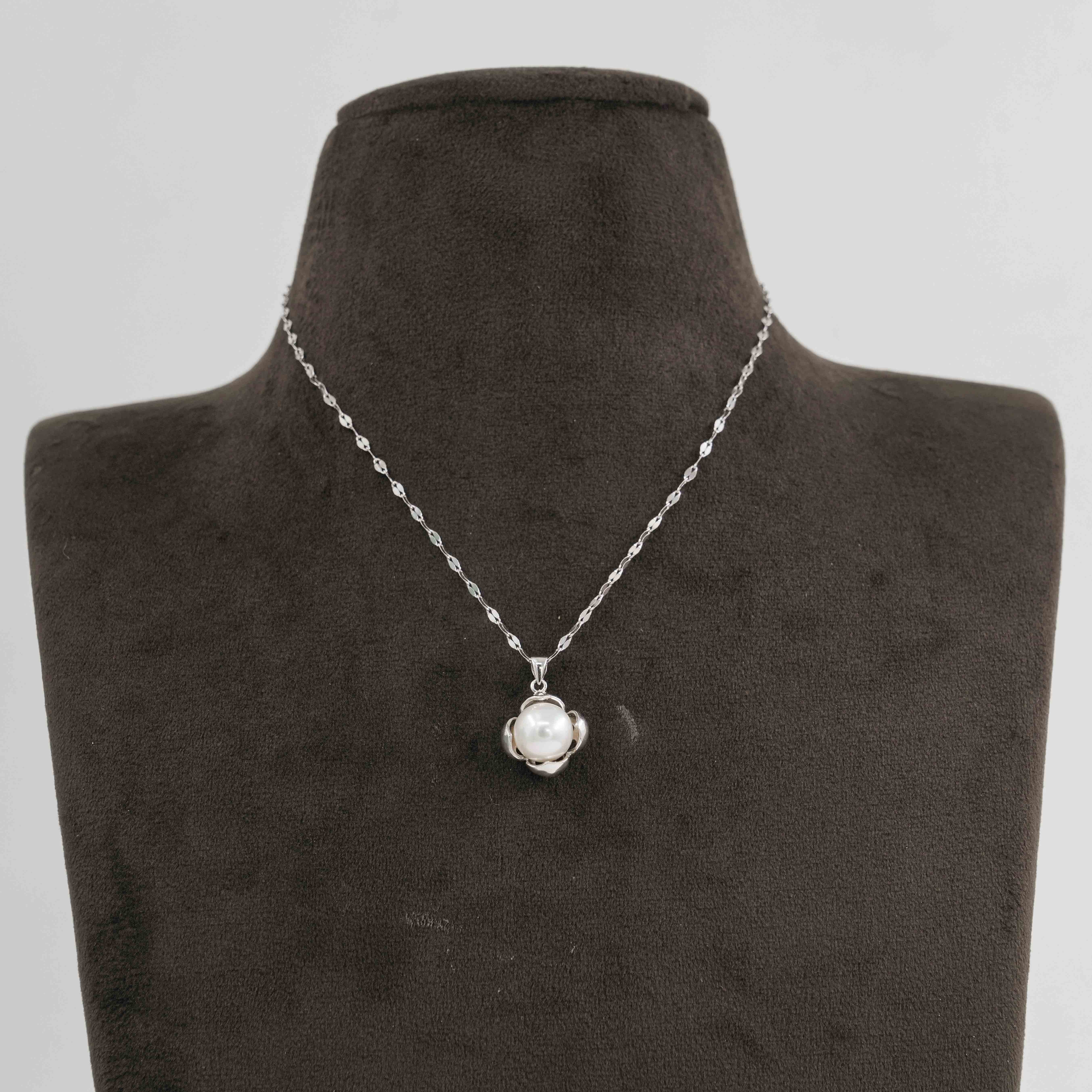 The Pearl Atelier by Kabra Pearls - 92.5 Silver Chain with Round Flower Pearl Pendant